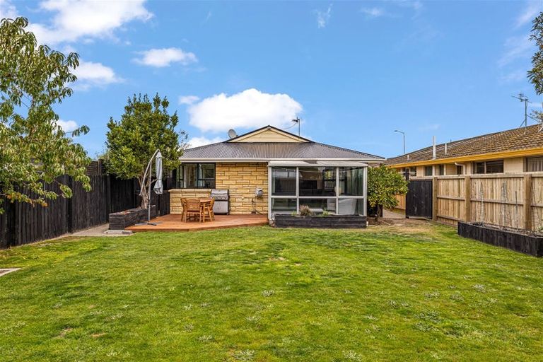 Photo of property in 443 Mairehau Road, Parklands, Christchurch, 8083
