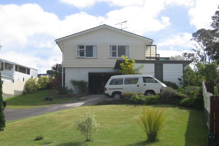 Photo of property in 12 Teviot Place, Totara Vale, Auckland, 0629