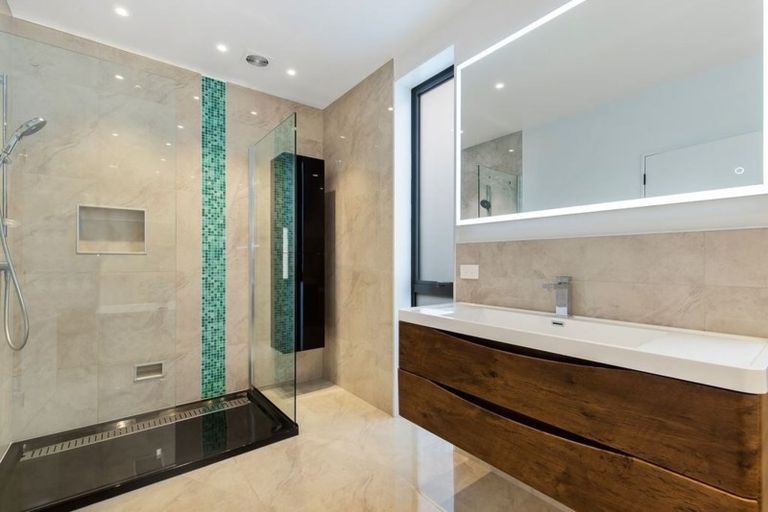 Photo of property in 6 Whiterock Lane, Richmond Hill, Christchurch, 8081