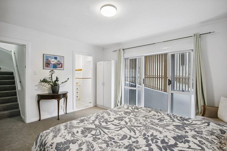 Photo of property in 14b Glenmore Street, Thorndon, Wellington, 6011