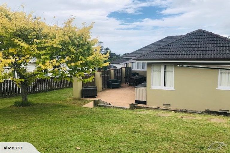 Photo of property in 20 Aorangi Place, Birkenhead, Auckland, 0626