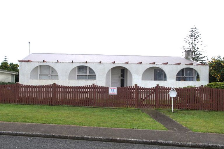 Photo of property in 1 Sutton Avenue, Mangere East, Auckland, 2024