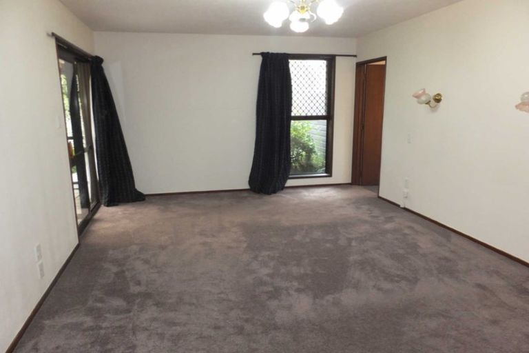 Photo of property in 12 Felstead Place, Avonhead, Christchurch, 8042