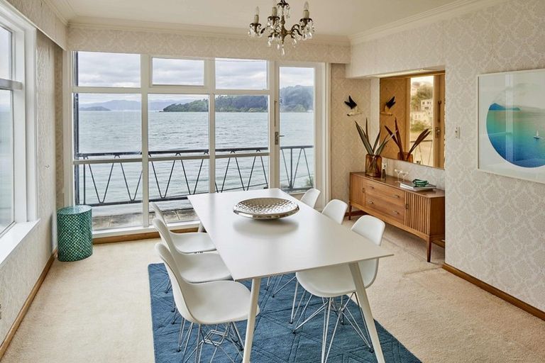 Photo of property in 100 Evans Bay Parade, Roseneath, Wellington, 6021