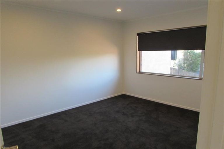 Photo of property in 2/76 Heathcote Road, Castor Bay, Auckland, 0620