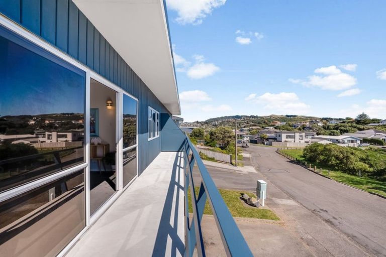 Photo of property in 1/24 Lambley Road, Titahi Bay, Porirua, 5022