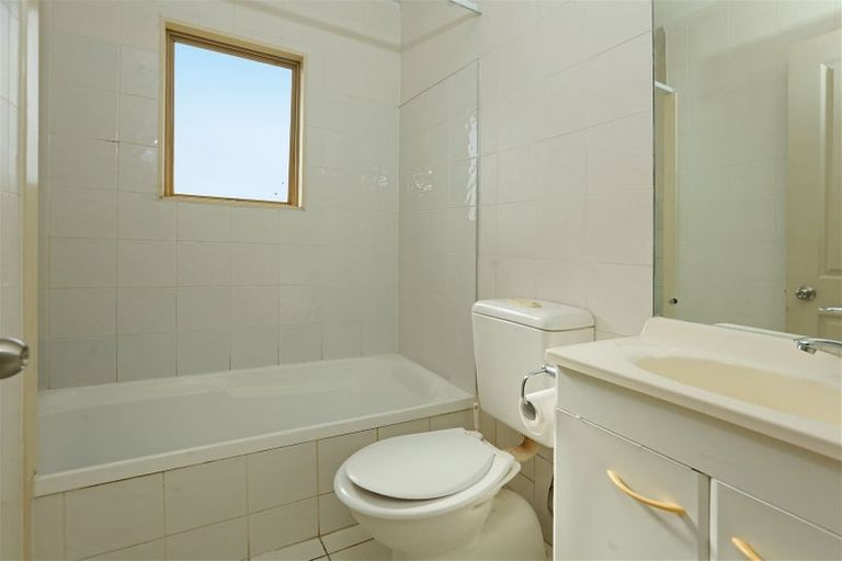 Photo of property in 11 Lockington Avenue, Henderson, Auckland, 0612