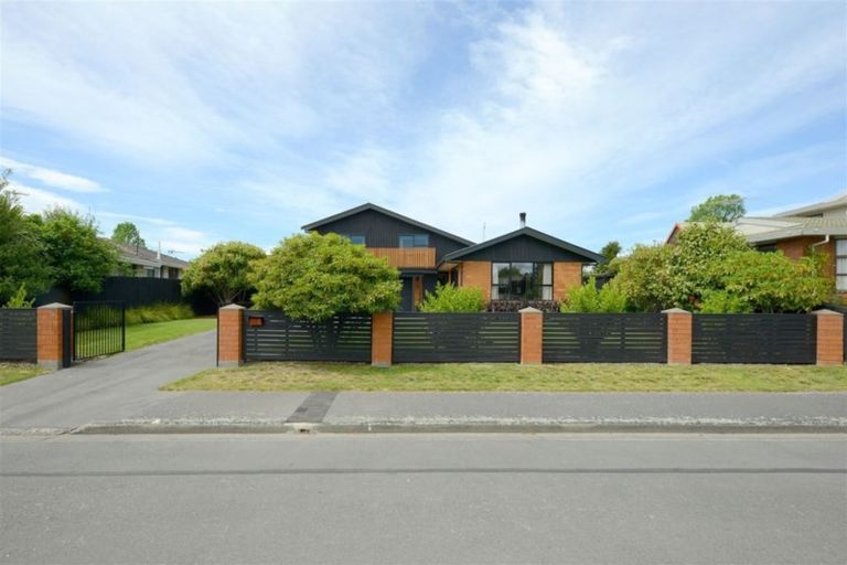 Photo of property in 4 Kingham Place, Avonhead, Christchurch, 8042