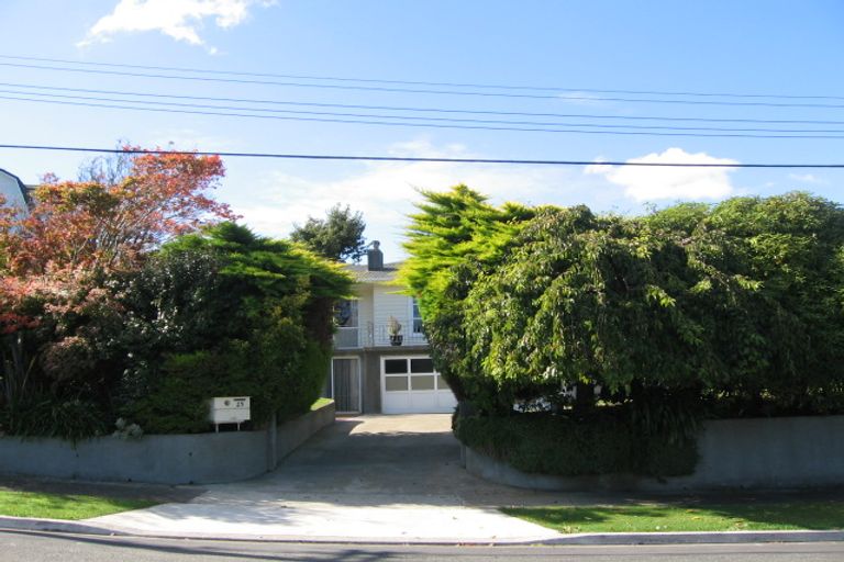 Photo of property in 25 Dowling Grove, Silverstream, Upper Hutt, 5019