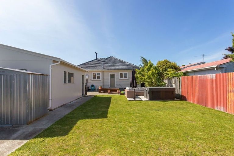 Photo of property in 18 Coopers Road, Dallington, Christchurch, 8061