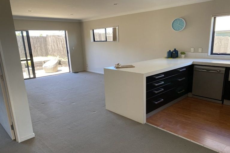 Photo of property in 65 Rising Parade, Fairview Heights, Auckland, 0632