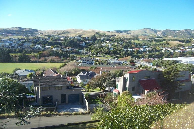 Photo of property in 7 The Drive, Tawa, Wellington, 5028