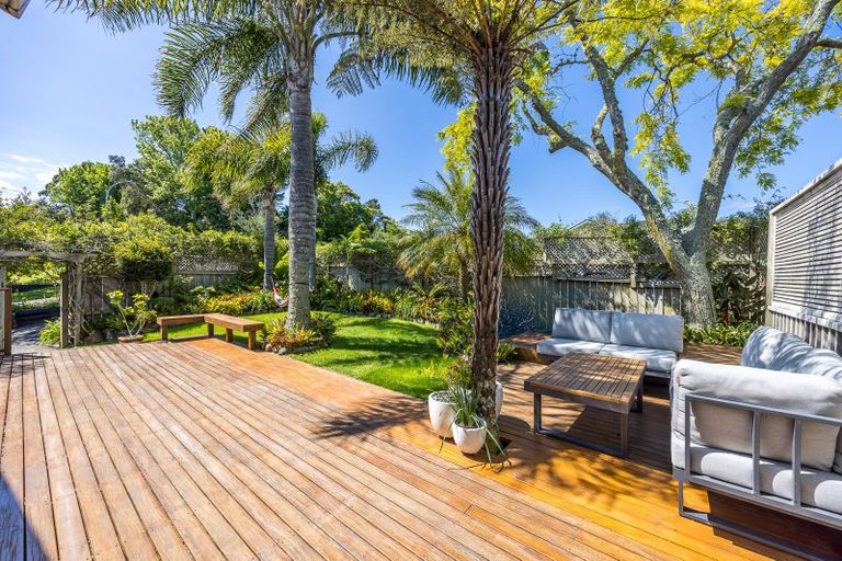 Photo of property in 1/13 Geoffrey Road, Torbay, Auckland, 0630