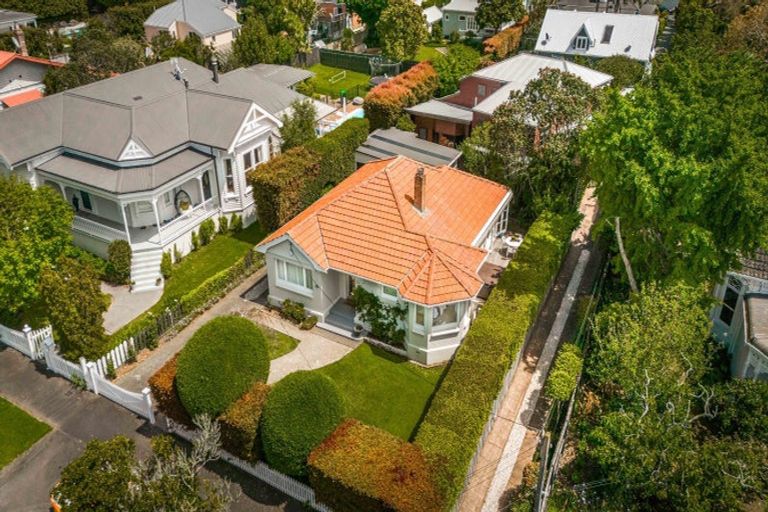 Photo of property in 1/27 Summer Street, Stanley Point, Auckland, 0624