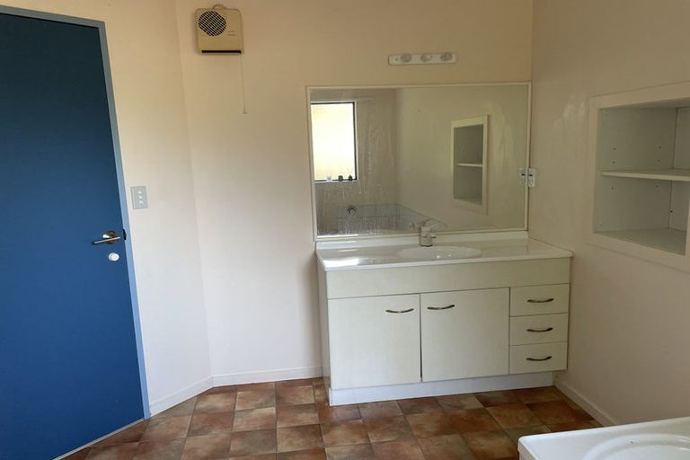 Photo of property in 3a Mckenzie Avenue, Arkles Bay, Whangaparaoa, 0932