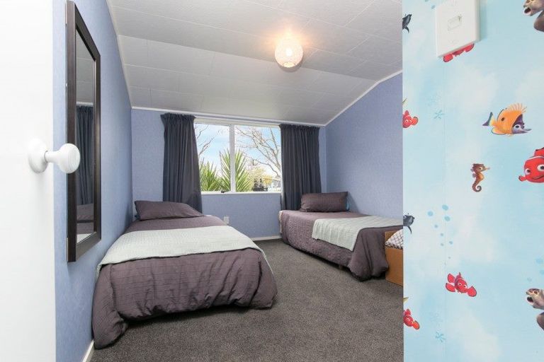 Photo of property in 102 Boord Crescent, Kumeu, 0891