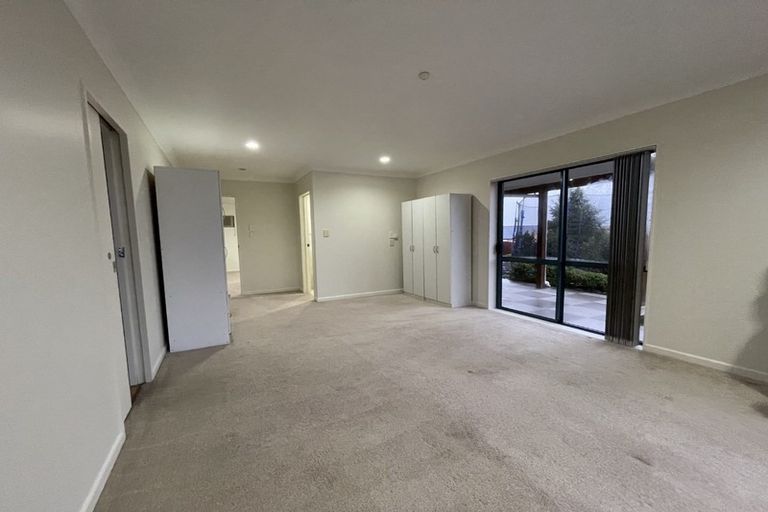 Photo of property in 3 Tellin Close, Massey, Auckland, 0614