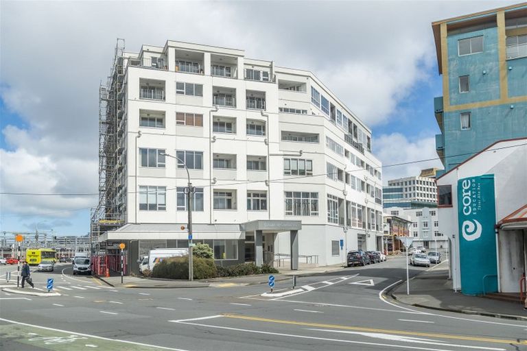 Photo of property in Stadium Garden Flats, 305/107 Thorndon Quay, Pipitea, Wellington, 6011