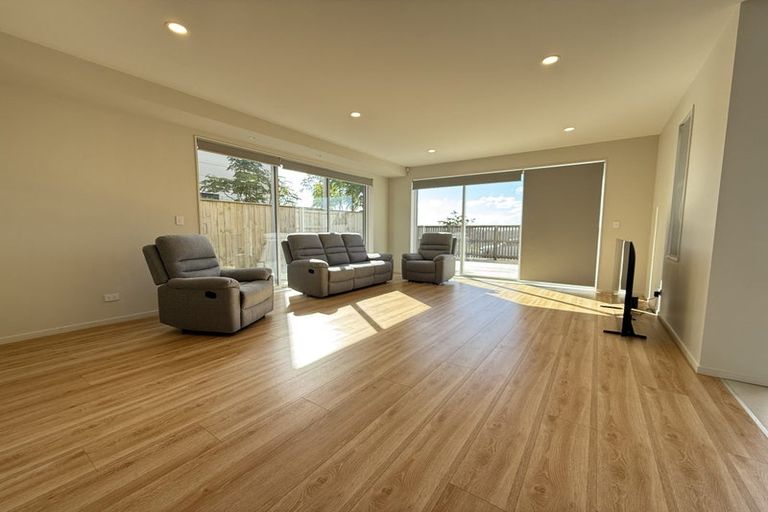 Photo of property in 17 Sunnyheights Road, Orewa, 0931