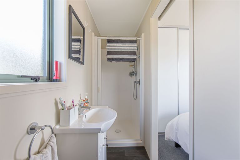 Photo of property in 20 Rangimaarie Crescent, Snells Beach, 0920