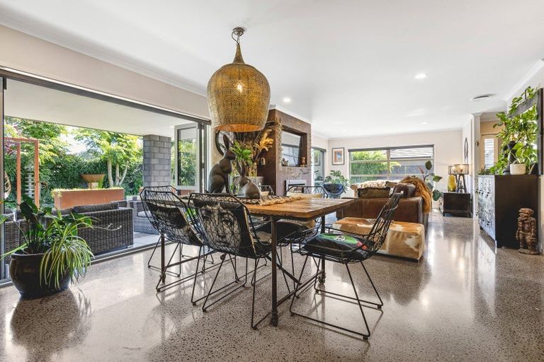 Photo of property in 10 Cooke Farm Grove, Waiwhakaiho, New Plymouth, 4312