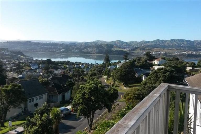 Photo of property in 35 Pikarere Street, Titahi Bay, Porirua, 5022