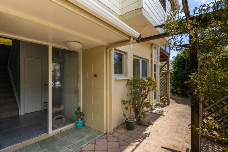 Photo of property in 13 Lindaver Grove, Merrilands, New Plymouth, 4312