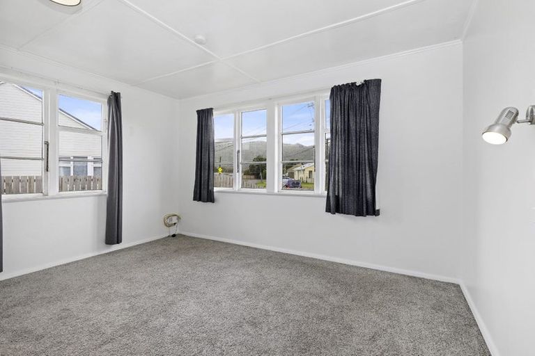 Photo of property in 8 Hughes Crescent, Taita, Lower Hutt, 5011