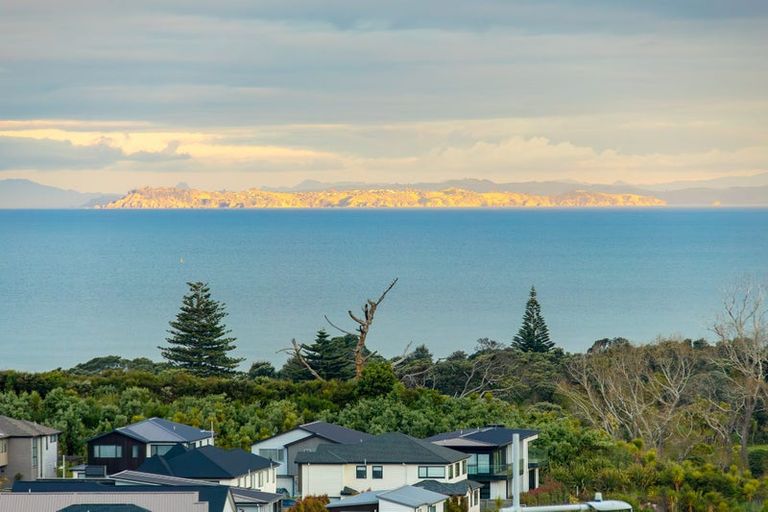 Photo of property in 17 Pakirikiri Street, Long Bay, Auckland, 0630