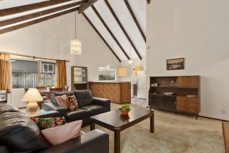 Photo of property in 2/1 Trelawny Place, Hillcrest, Auckland, 0627