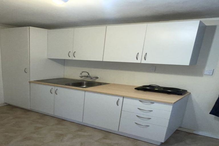 Photo of property in 2 Glenmore Road, Sunnyhills, Auckland, 2010