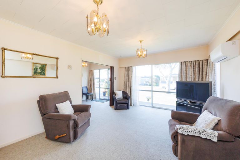 Photo of property in 5 Hollows Crescent, Takaro, Palmerston North, 4412