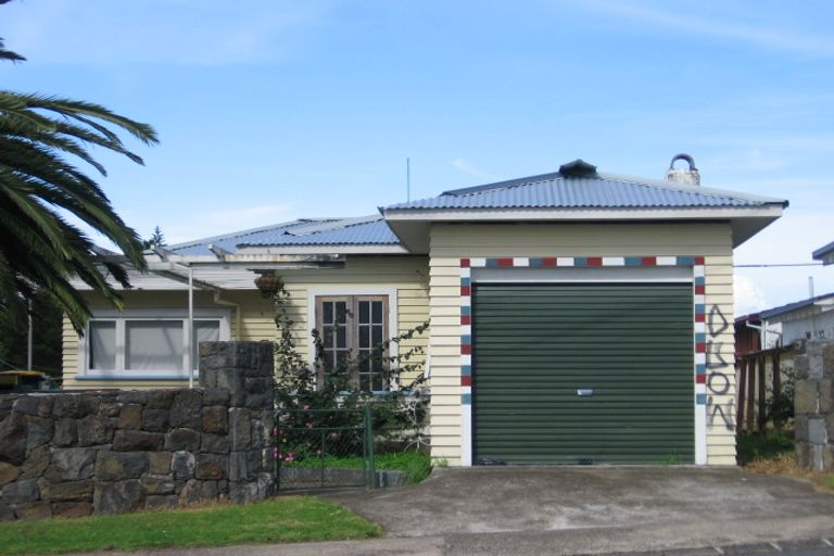 Photo of property in 162 Titirangi Road, New Lynn, Auckland, 0600