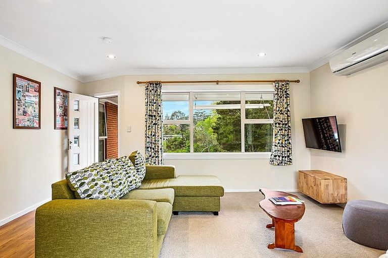 Photo of property in 23 Lucinda Place, Glen Eden, Auckland, 0602