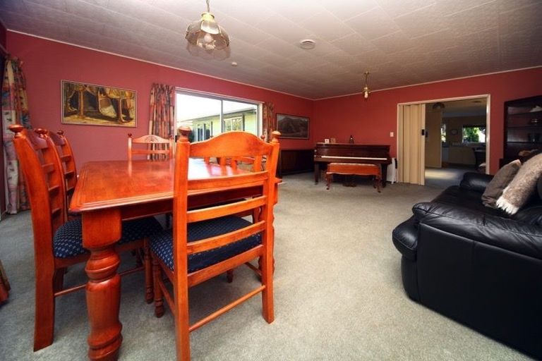 Photo of property in 14 Rush Place, Havelock North, 4130