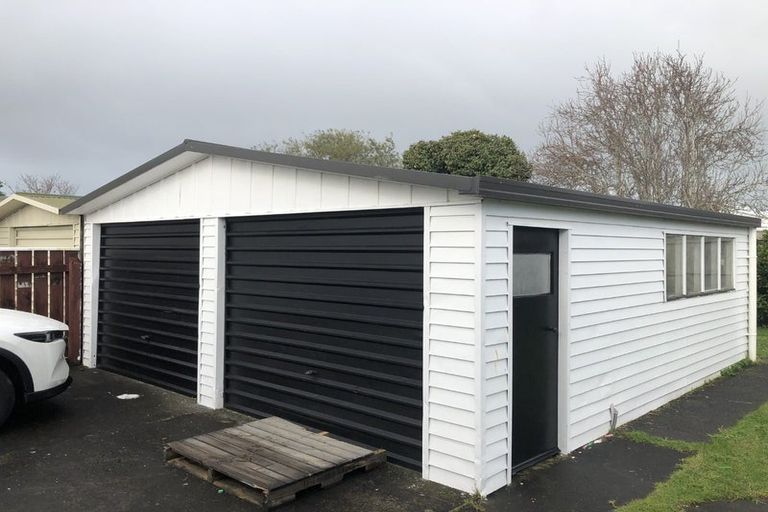 Photo of property in 12 Riversdale Drive, Merrilands, New Plymouth, 4312