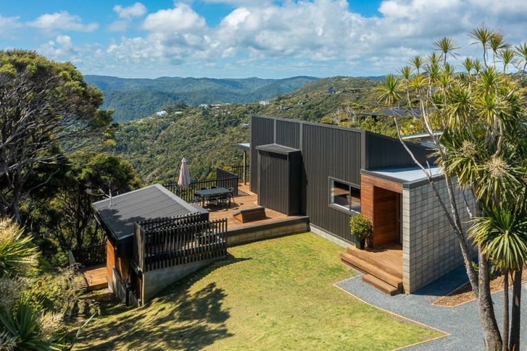 Photo of property in 23 Log Race Road, Piha, New Lynn, 0772