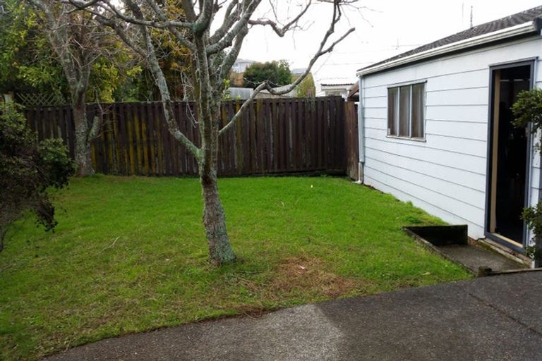 Photo of property in 73 Beechdale Crescent, Pakuranga Heights, Auckland, 2010