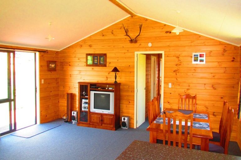 Photo of property in 2 Muriwai Drive, Manapouri, 9679
