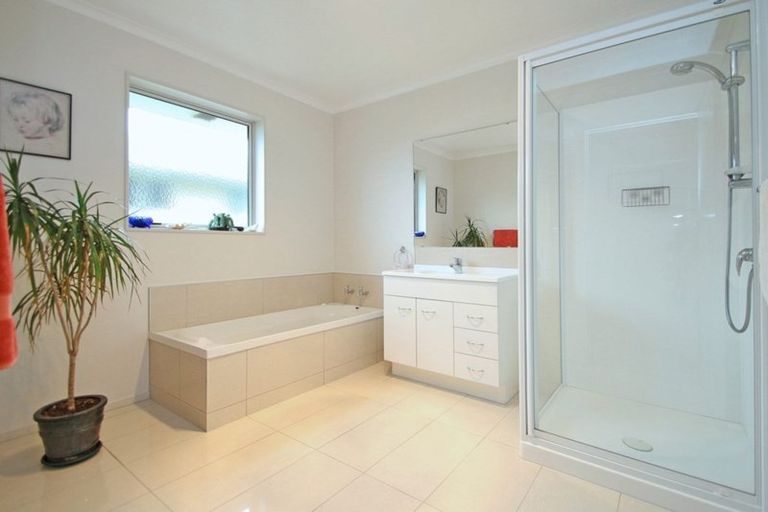 Photo of property in 81 Farnborough Drive, Grandview Heights, Hamilton, 3200