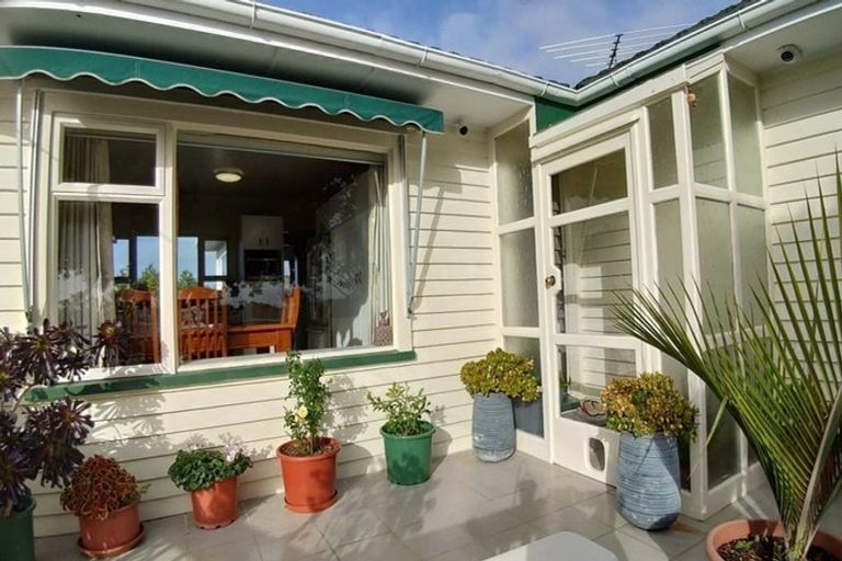 Photo of property in 1/22 Knights Road, Rothesay Bay, Auckland, 0630