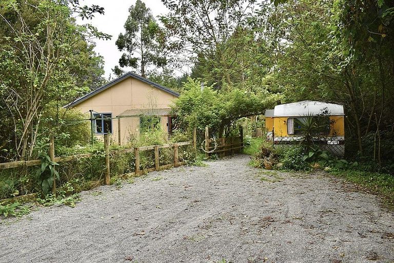 Photo of property in 40 Kaitawa Road, Hautere, Otaki, 5582