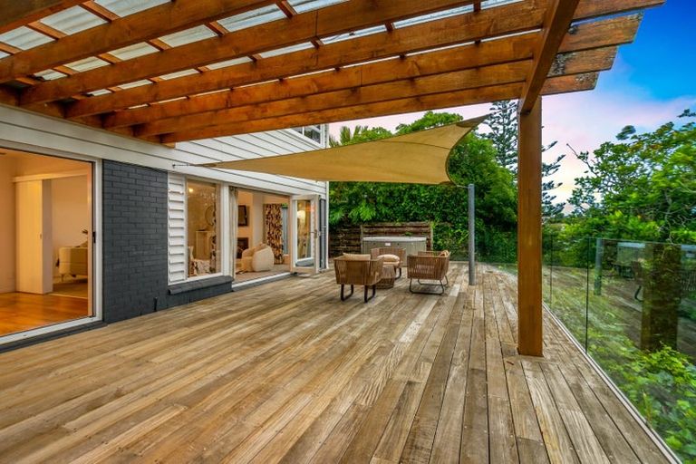 Photo of property in 90 Exmouth Road, Northcote, Auckland, 0627