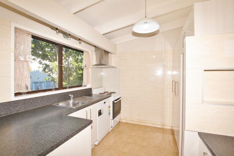 Photo of property in 15 Stephen Avenue, Henderson, Auckland, 0610