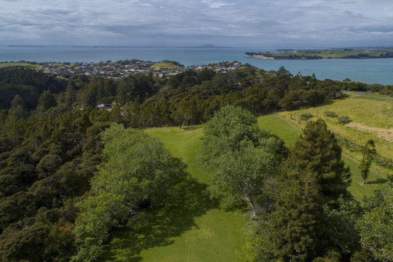 Photo of property in 142 Wade River Road, Wade Heads, Whangaparaoa, 0932