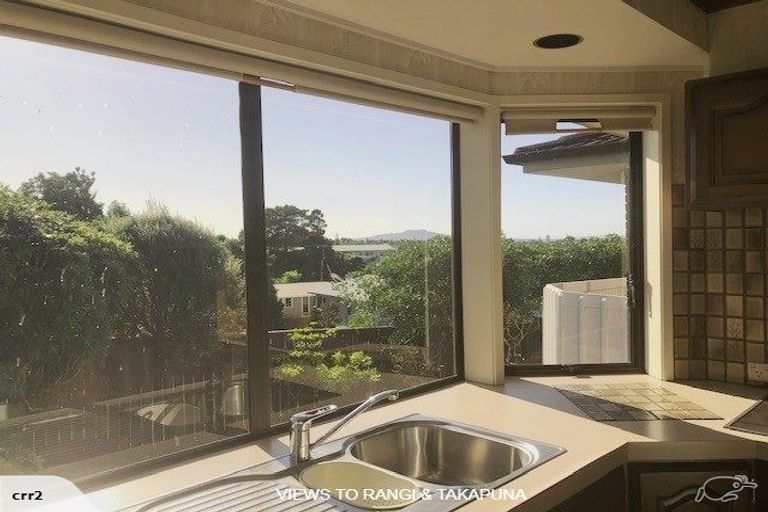 Photo of property in 10 Wilmington Place, Forrest Hill, Auckland, 0620