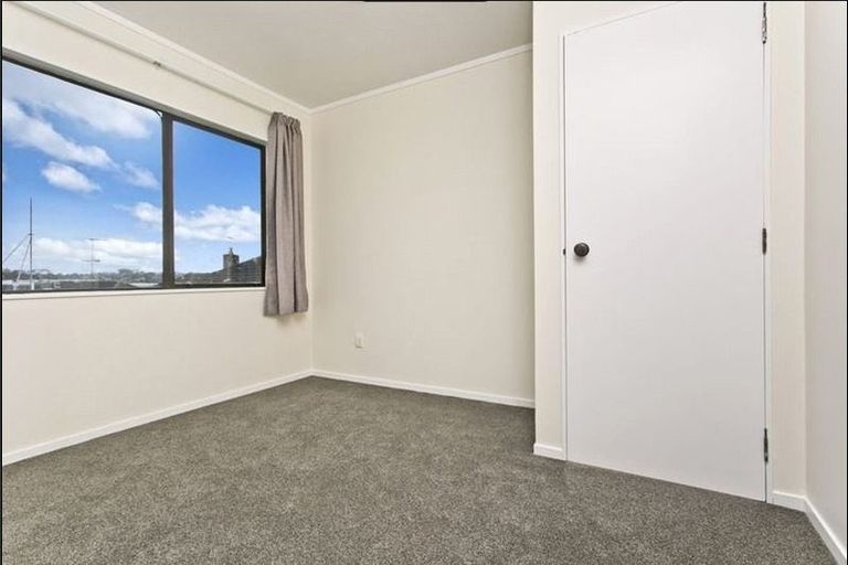 Photo of property in 2/2 Woodall Place, Totara Vale, Auckland, 0627