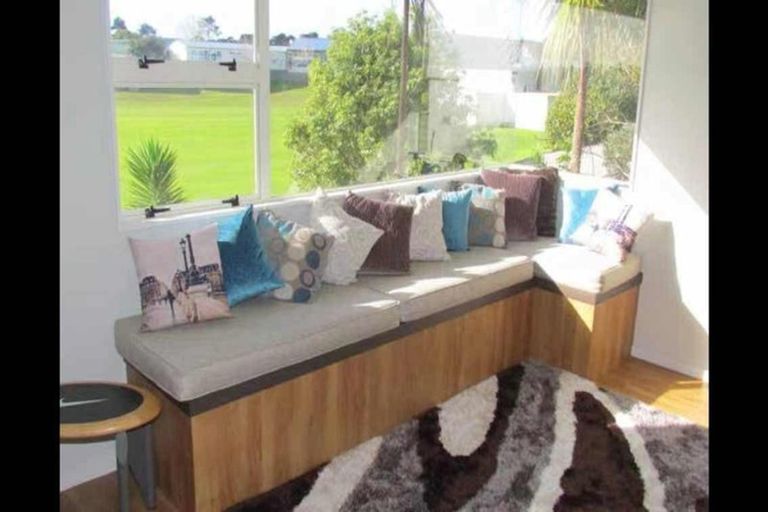 Photo of property in 25 Vermeer Place, West Harbour, Auckland, 0618