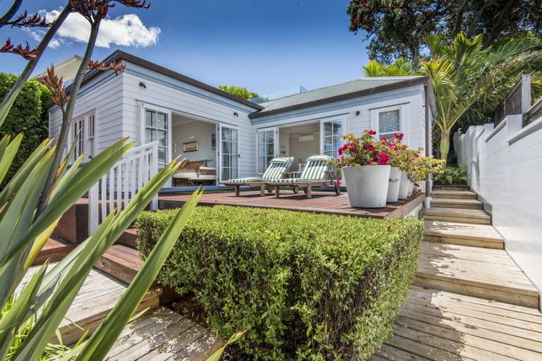 Photo of property in 13 Stanley Point Road, Stanley Point, Auckland, 0624