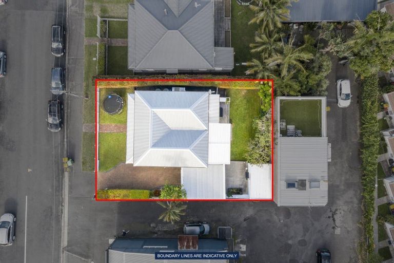 Photo of property in 2 Kawerau Avenue, Devonport, Auckland, 0624